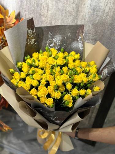 باقة بيبي روز اصفر بتغليف انيق