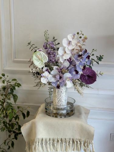 فازه ورد صناعي مع سمك