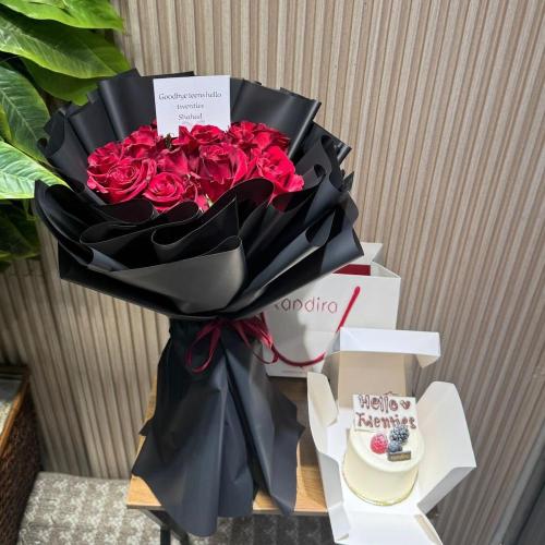 باقة ورد مع كيك كانديرا