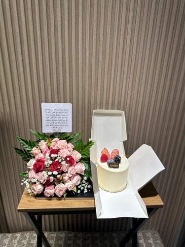 ورد مع كيك تنسيق انيق