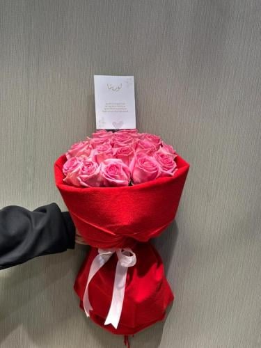 سكارف ميكاسا الأكثر طلبا مع ورد جوري