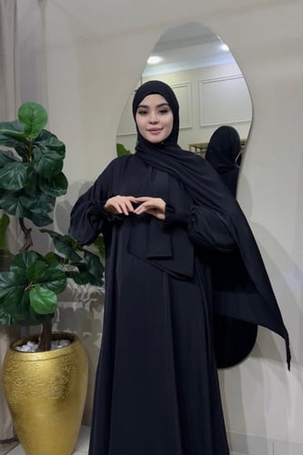 عباية العمرة السوداء الكلاسيكية
