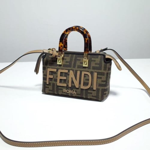 شنطه فندي فخمة