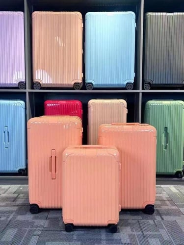 ريموا شنطه سفر مقاس M