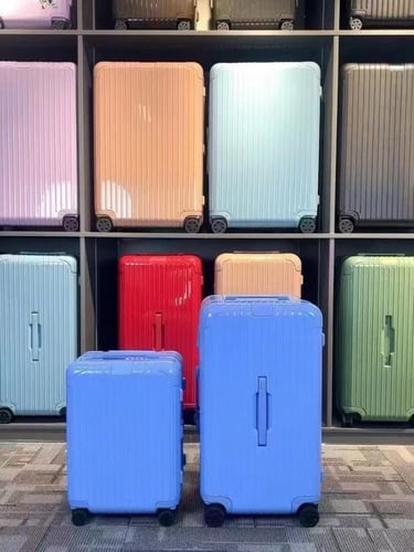 ريموا شنطه سفر مقاس M