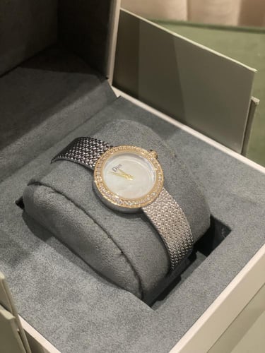 ساعة ديور بفصوص