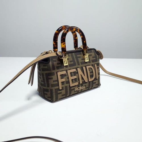 شنطه فندي فخمة