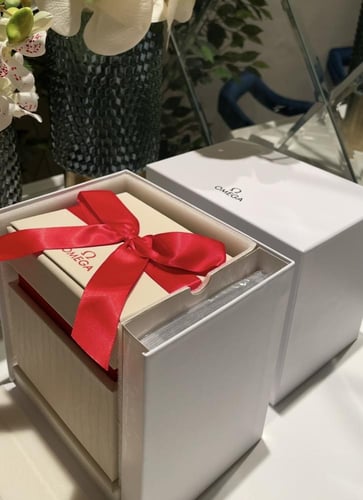 ساعه اوميقا مقاس ٢٨ مكس سيلفر &يالو قولد