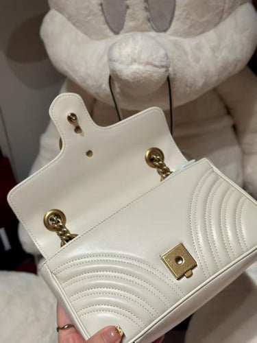 شنط قوتشي الجديده