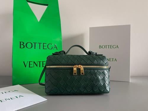 شنطة بوتيقا خضراء