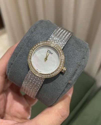 ساعة ديور بفصوص