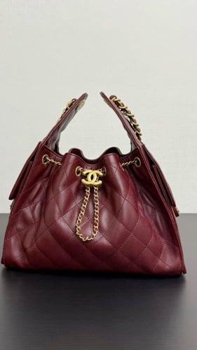 شنط جلدية شانيل 25 هاند باق بحامل كتف size /30cm