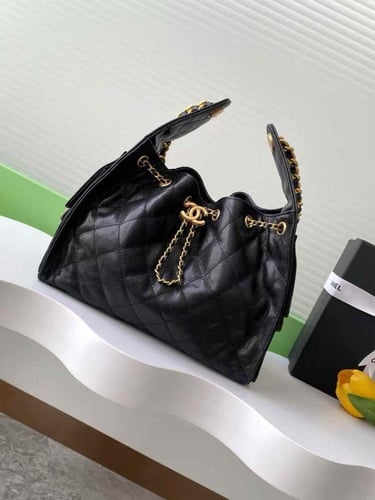 شنط جلدية شانيل 25 هاند باق بحامل كتف size /30cm