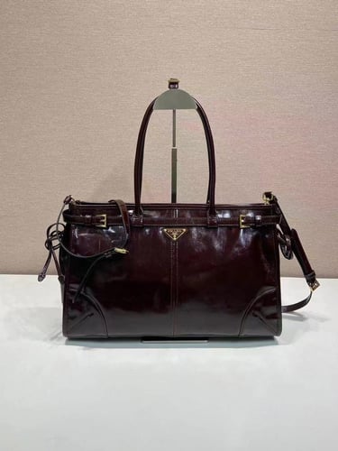 شنطه prada