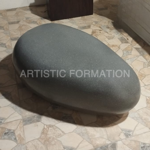 مقعد بتصميم حجري