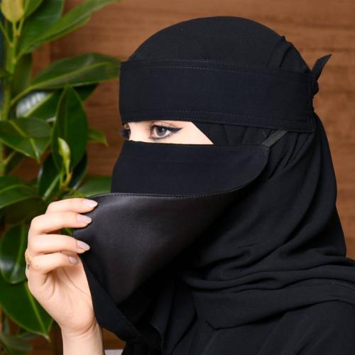 نقاب أسود