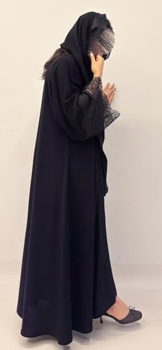 عبايه جنى كلوش كم دانتل بقماش ناعم