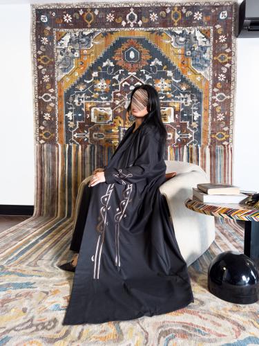 عبايه براند بقماش ربيعي مع تطريز فخم