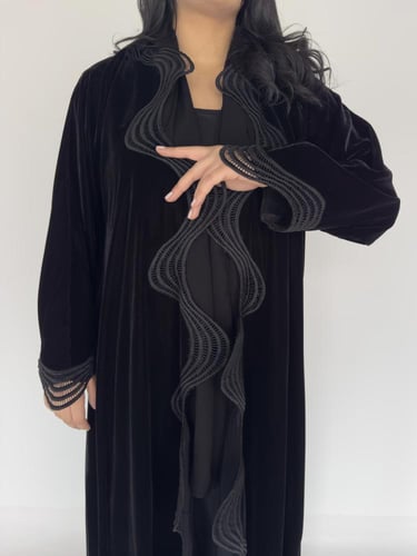 عبايه لولو كلوش بقماش مخمل وكلفة رحاب