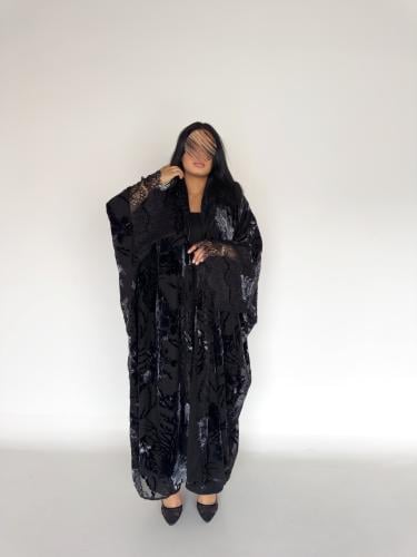 عبايه لين بقماش مخمل طباعه على شيفون ودانتل