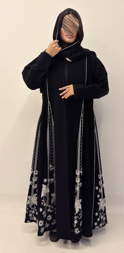 عبايه وديان بقماش كريب وكسرات بتطريز كمبيوتر