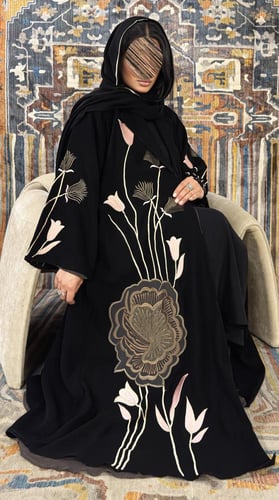 عبايه حنين بقماش سيراميك بتطريز يدوي طباعه مع تبطي...