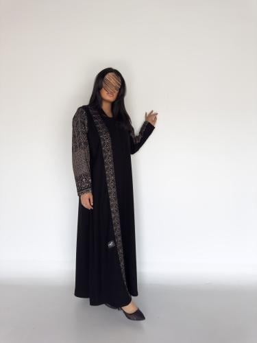 عبايه منار بقماش سيراميك اندنوسي وتدخيلات مخمل مطر...