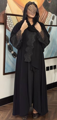 عبايه جنى كلوش كم دانتل بقماش ناعم