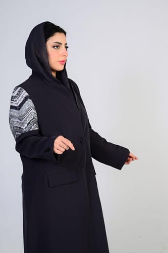 عبايه بليزر بقماش فخم