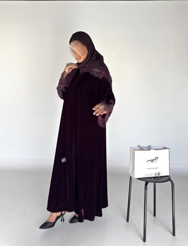 عبايه سرايا بقماش مخمل كوري مع دانتل طباعه بالكم و...