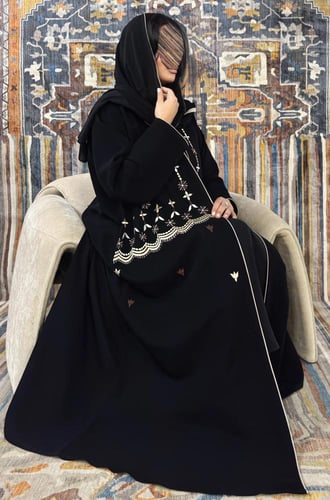 عبايه سكينه بقماش سيراميك اندنوسي وتطريز سحر