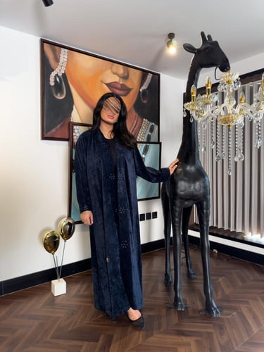 عبايه نوال بقماش شامواه الاميره مع ديزاين كرستال