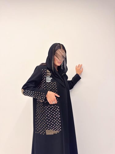 بليزر الملكه بقماش كريب اندنوسي بتطريز سجه