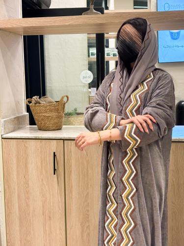 عبايه لين خامه شتويه وتطريز يدوي