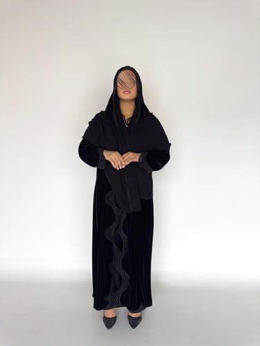 عبايه لولو كلوش بقماش مخمل وكلفة رحاب