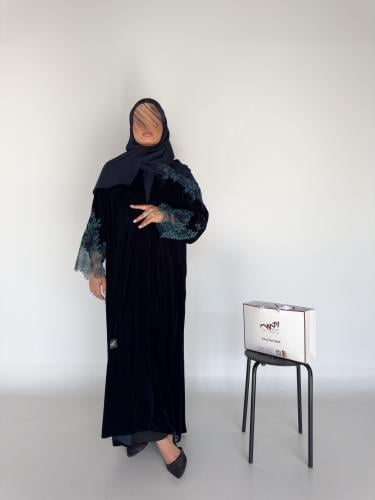 عبايه سرايا بقماش مخمل كوري مع دانتل طباعه بالكم و...