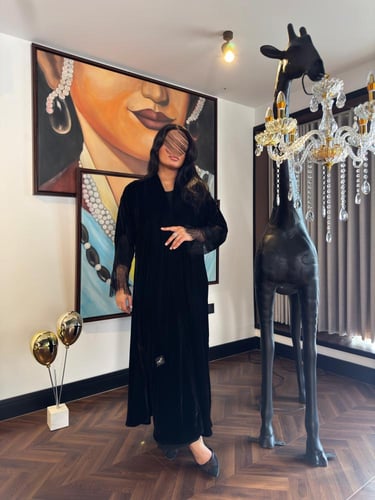 عبايه سرايا بقماش مخمل كوري مع دانتل طباعه بالكم و...