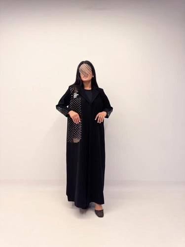 بليزر الملكه بقماش كريب اندنوسي بتطريز سجه