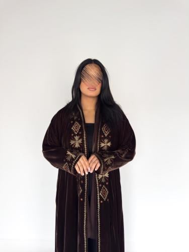 عبايه سرا مخمل بتطريز يدوي قصة فراشه