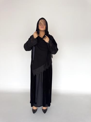 عبايه نسيم بقصة كلوش بدانتل مع مغاط بلكم