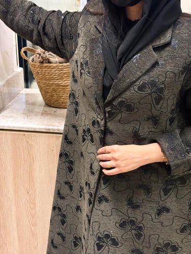 عبايه بليزر قماش شامواه مشجر مع لمعه شوي