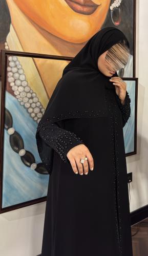 عبايه امينه بقماش ناعم بشك يدوي