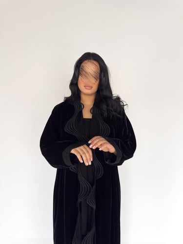 عبايه لولو كلوش بقماش مخمل وكلفة رحاب