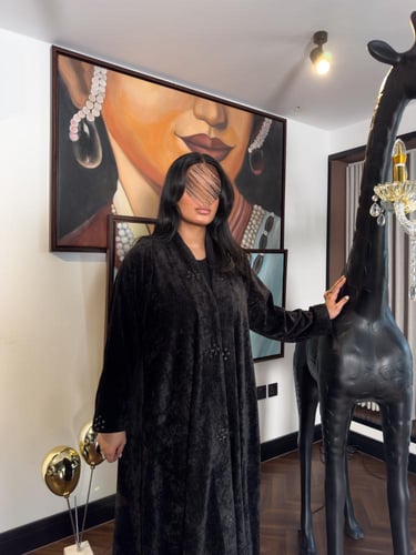 عبايه نوال بقماش شامواه الاميره مع ديزاين كرستال