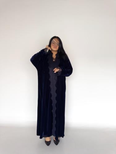 عبايه شوق مخمل كوري كلوش مع كلفة دانتل