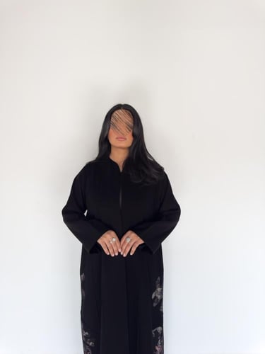 عبايه لارا بقماش سيراميك اندنوسي وطباعه مع كرستال...