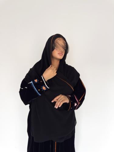 عبايه الاميره مخمل كوري بقصة فراشه بتطريز يدوي ناع...