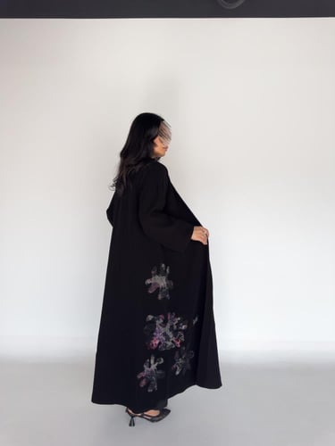 عبايه لارا بقماش سيراميك اندنوسي وطباعه مع كرستال...