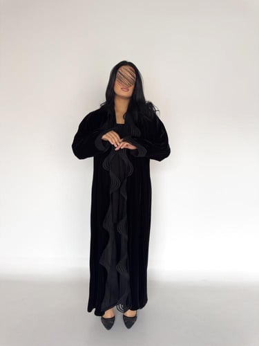 عبايه لولو كلوش بقماش مخمل وكلفة رحاب