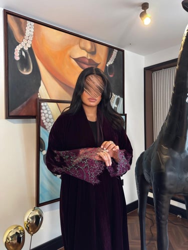 عبايه سرايا بقماش مخمل كوري مع دانتل طباعه بالكم و...